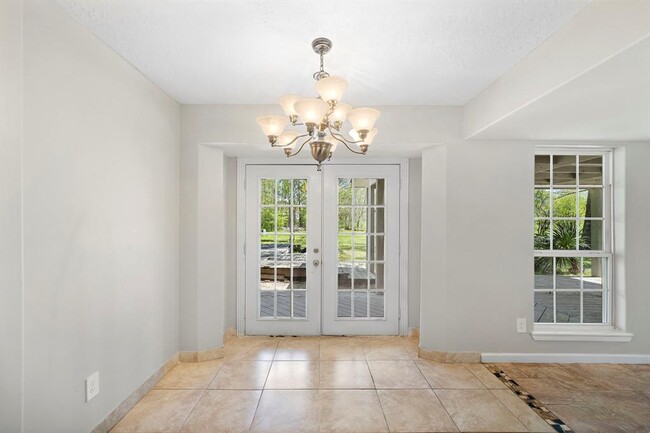 Building Photo - 7710 Antoine Dr