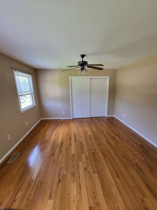 Building Photo - Downs1345-1347