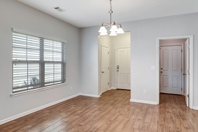 Building Photo - 1018 Hemlock Dr