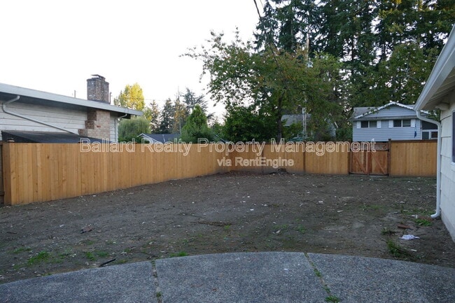 Building Photo - 2127 N 160th St
