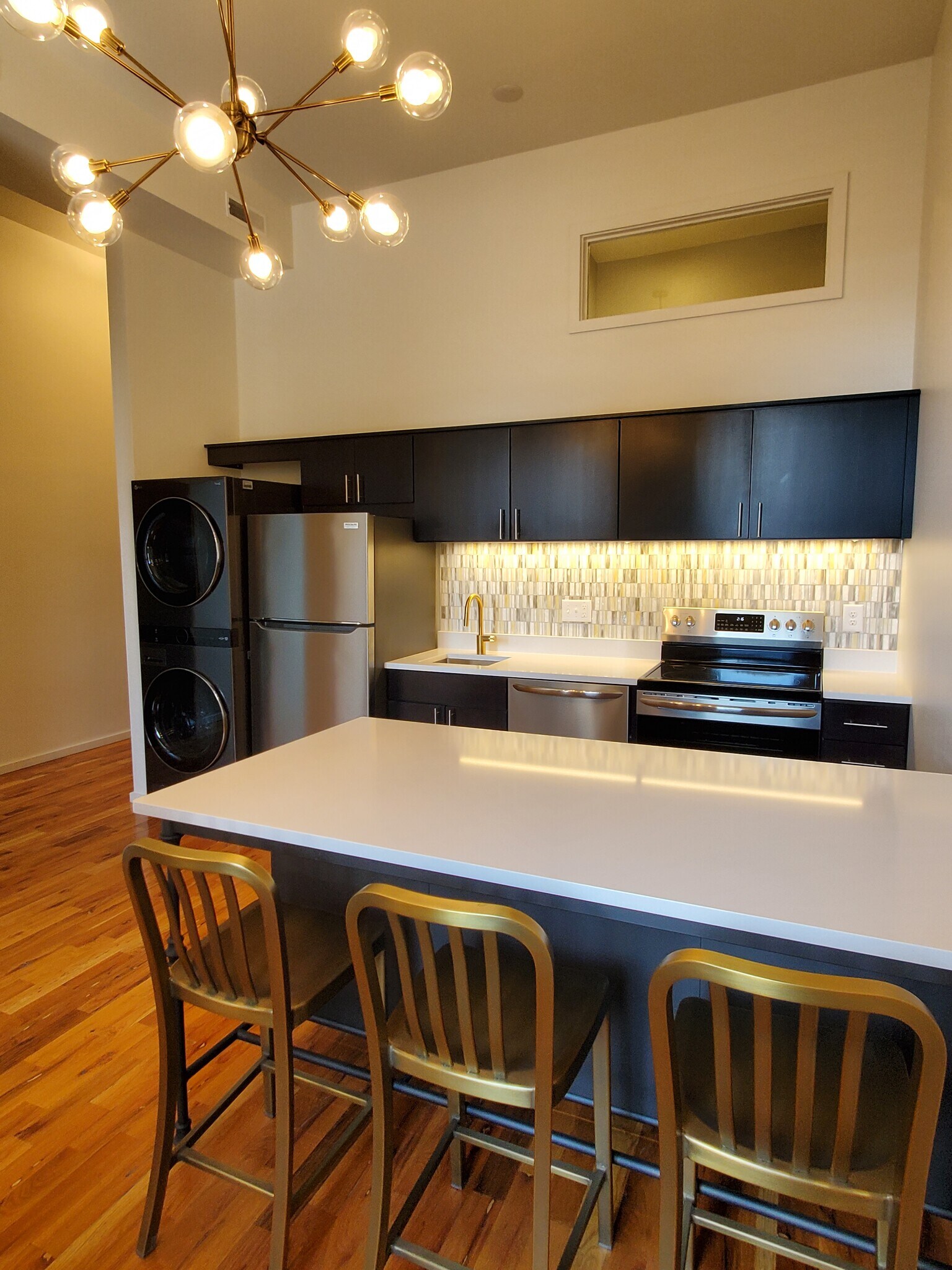 Quartz countertops - 128 E High St