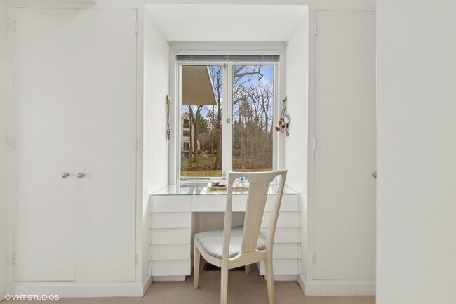 Building Photo - 155 S Deere Park Dr