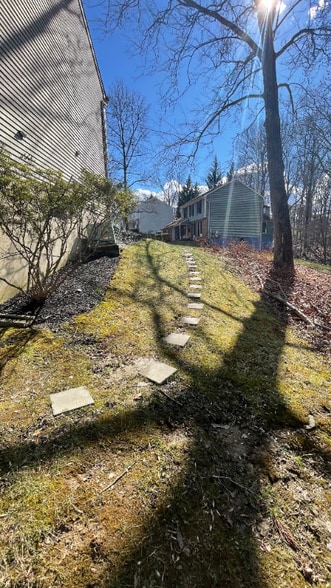Building Photo - 10 Three Willows Ct