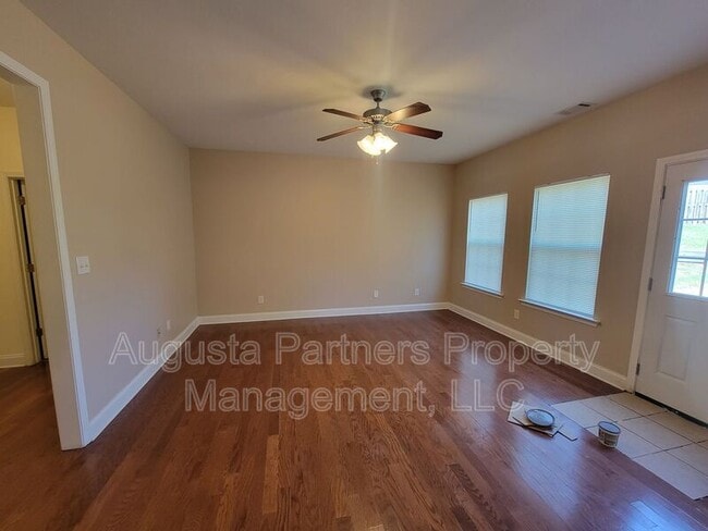 Building Photo - 420 Bowen Falls