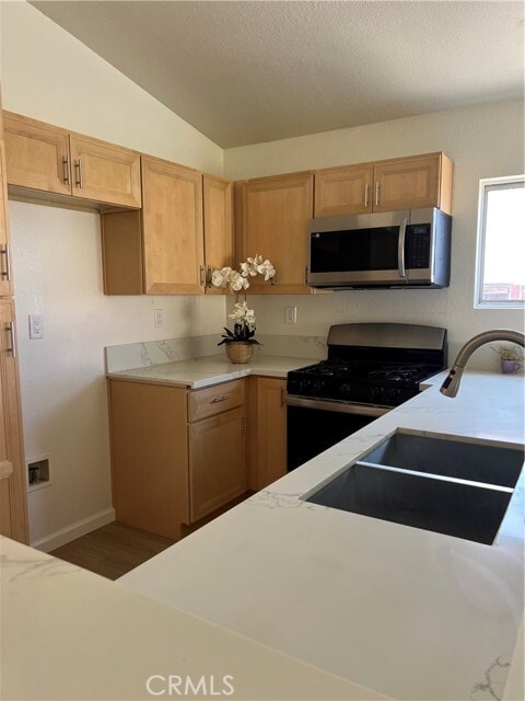 Building Photo - 10966 Willow Ln