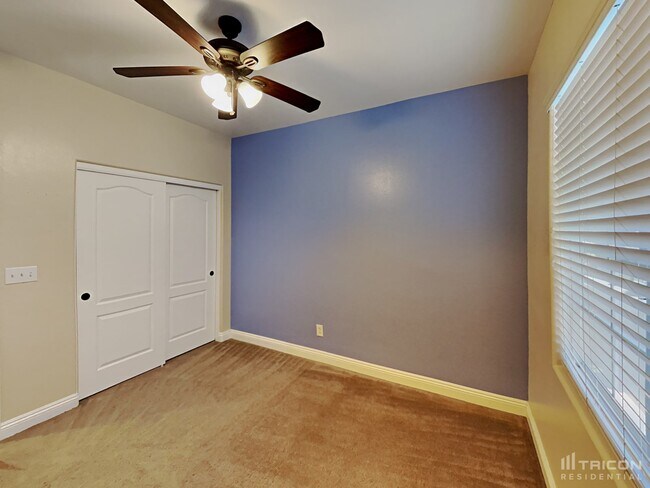 Building Photo - 719 Easter Lily Pl