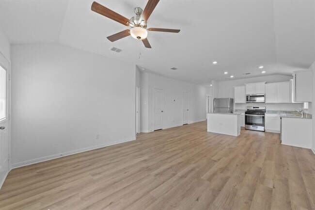 Building Photo - 314 Low Pasture Trl