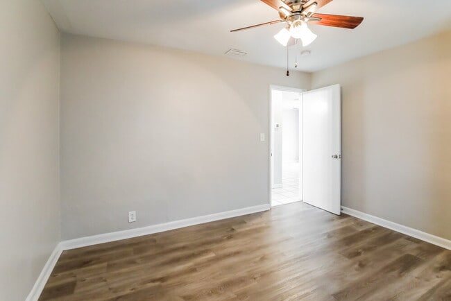 Building Photo - 5201 N Andrews Ave