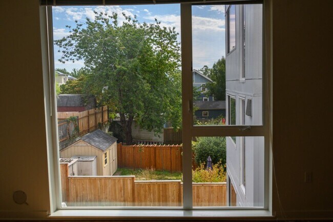 Building Photo - 1Bd/1Ba Seattle Condo