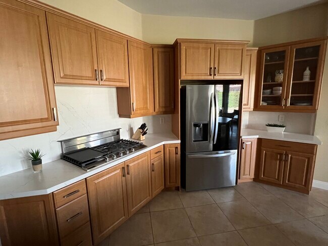 Building Photo - 1 Picasso Ct