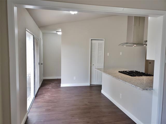 Building Photo - 1320 Iris Ln