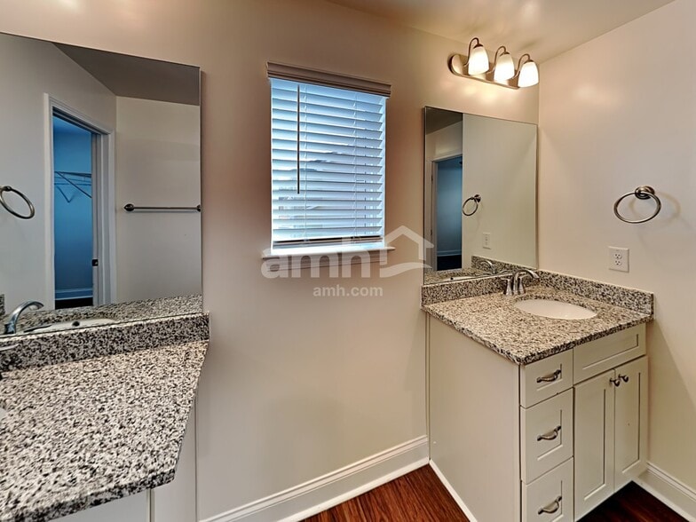 Building Photo - 417 Oscar Way