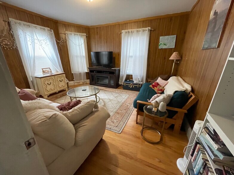 Primary Photo - 79 Old Pine Dr