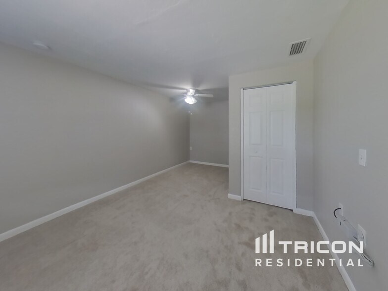 Building Photo - 3007 Bucida Dr