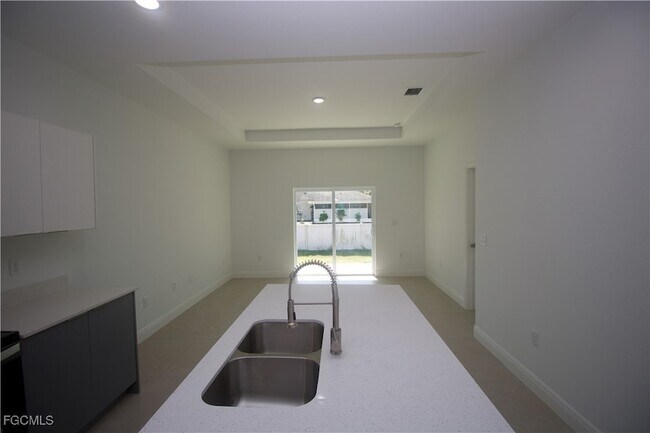 Building Photo - 1262 Milwaukee Blvd