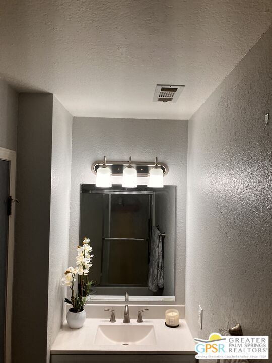 Building Photo - 2801 N Los Felices Rd
