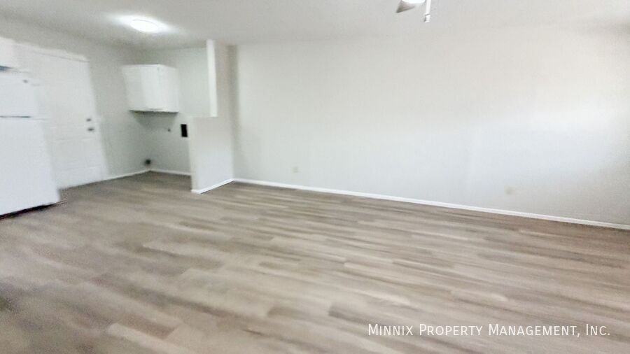 Building Photo - 2219 W 19th