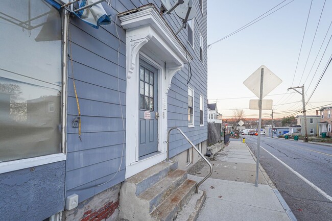 Building Photo - 168 Lunenburg St