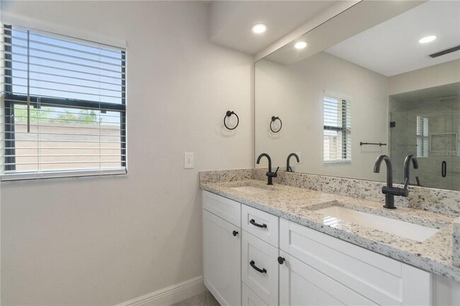 Building Photo - 5008 S Shore Dr
