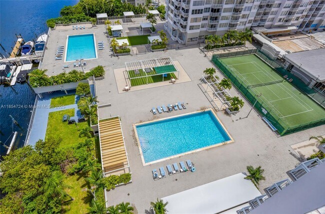 Building Photo - 18081 Biscayne Blvd