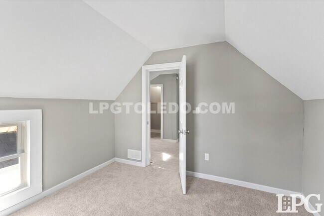 Building Photo - 1204 Navarre Ave