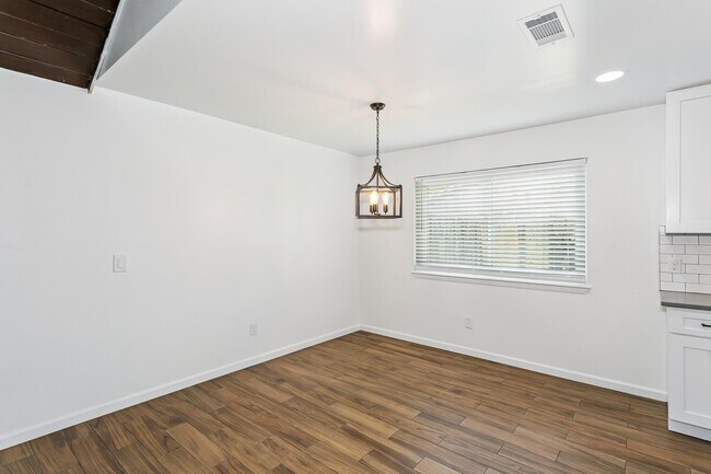 Building Photo - 470 Brian Cir