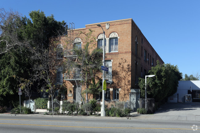 Primary Photo - Rossmore Apartments