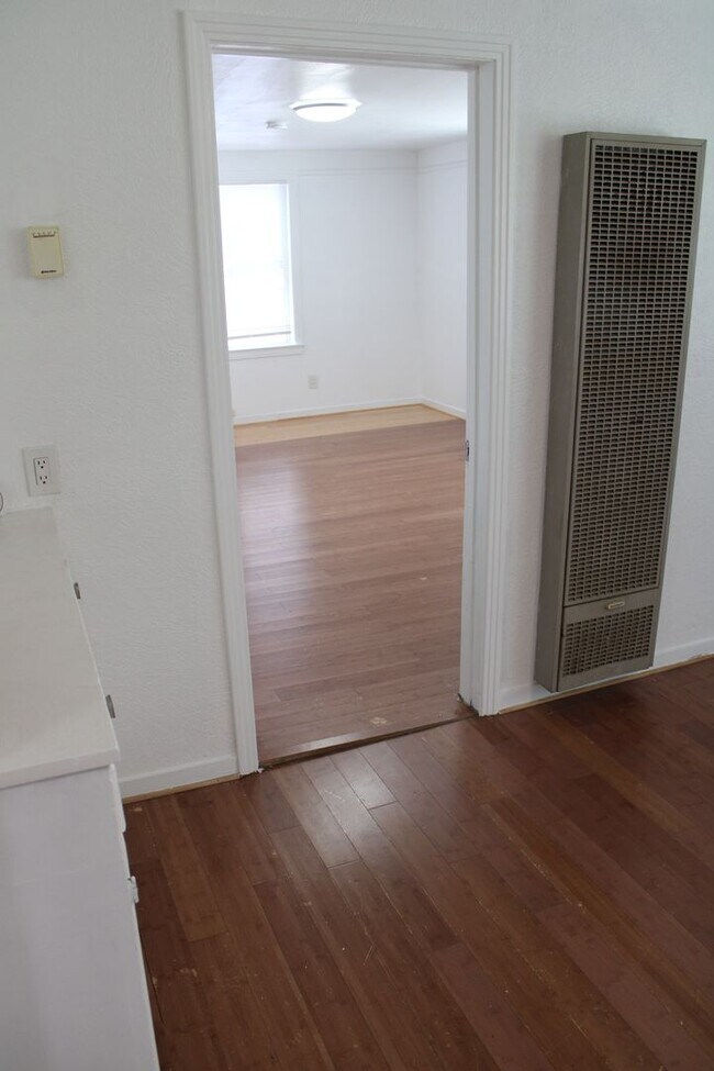 Building Photo - Three Bedroom, One Bathroom Single Family Home in Isleton.