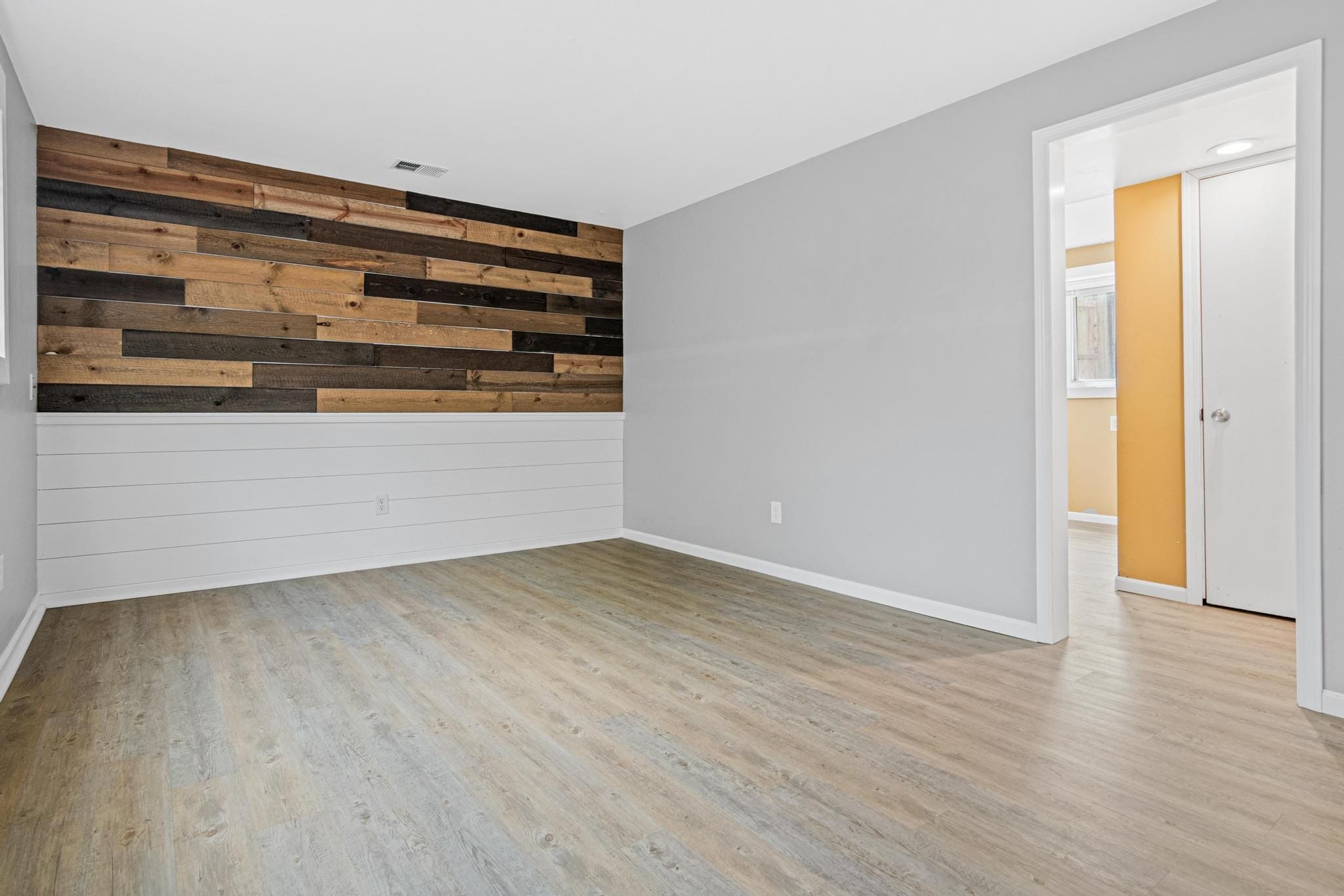 Building Photo - 9152 Lexington Ave N