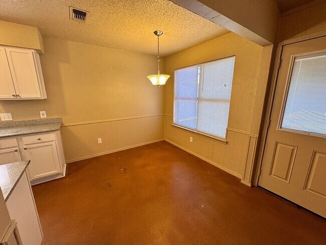 Building Photo - 5204 Hideaway Ct