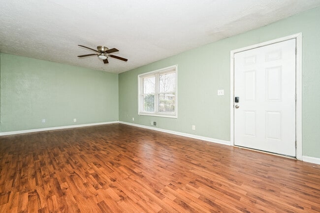 Building Photo - Fantastic 4bd/3ba home! Let yourself in!