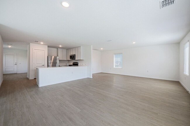 Building Photo - 606 W Cypress St