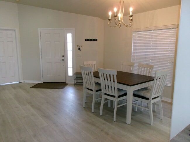 Building Photo - Desirable Gated Sandoval of Cape Coral-REDUCED!