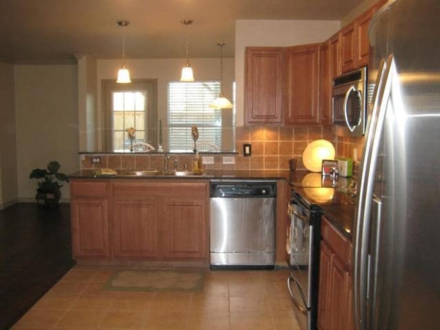 Building Photo - 3908 Oceanside Dr
