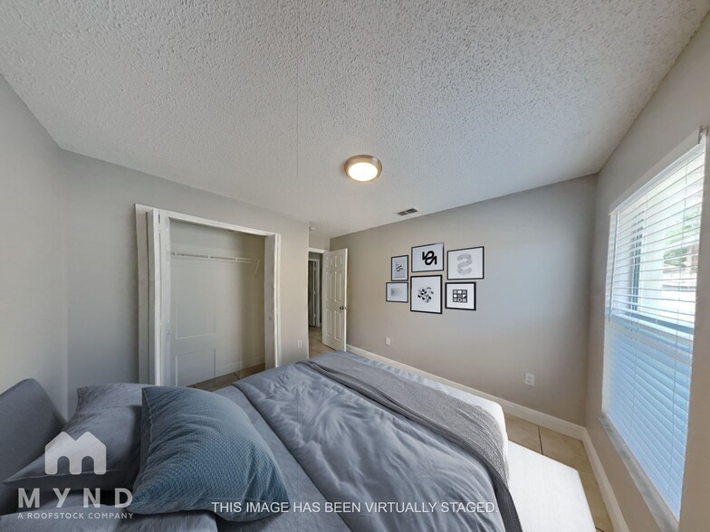 Building Photo - 233 Briar Bay Cir