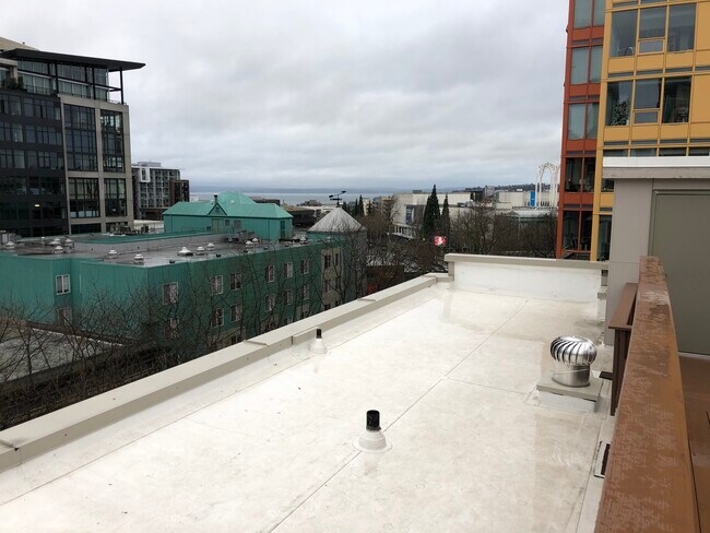 Building Photo - 2700 4th Ave