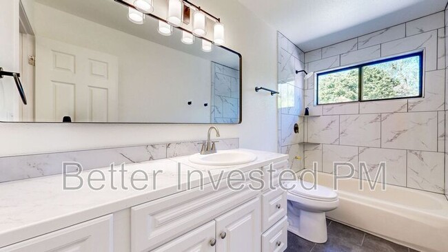 Building Photo - 580 Pomo Dr