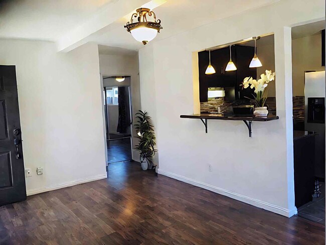 Building Photo - 2120 Grand Ave