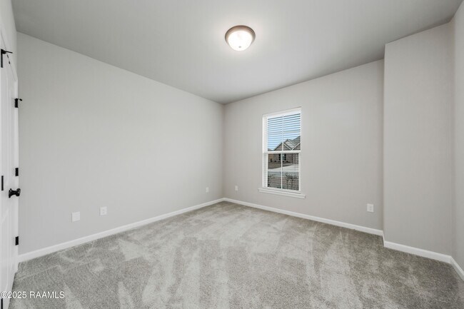 Building Photo - 223 Stanwell Ave