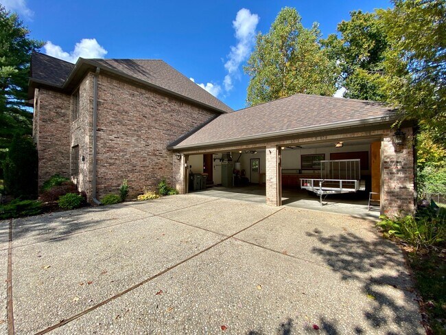 Building Photo - Available July 28th, 2026!