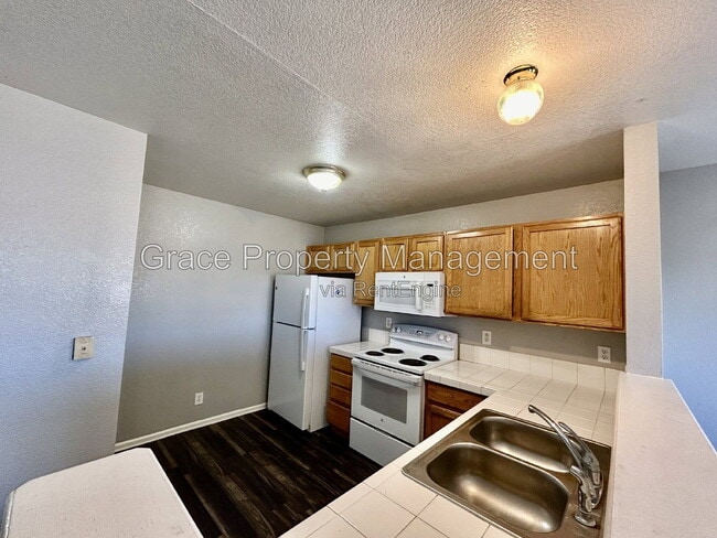 Building Photo - 424 W 91st Cir