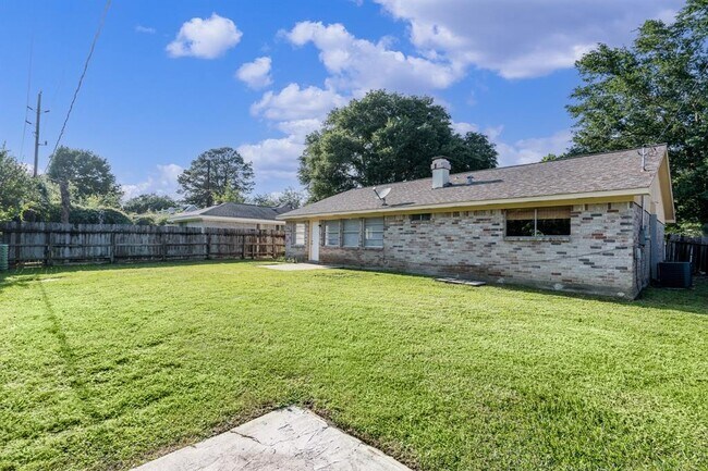 Building Photo - 9903 Cane Creek Dr