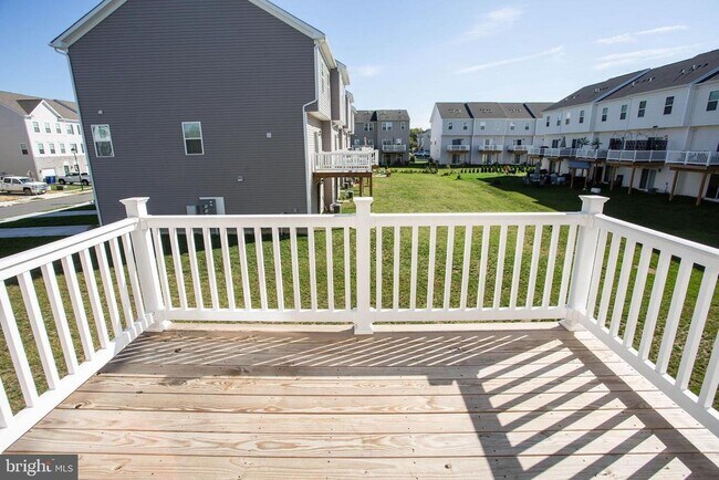 Building Photo - 239 Macoun Way