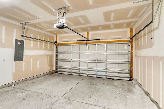 Building Photo - Quiet Comfort Near Cane Bay