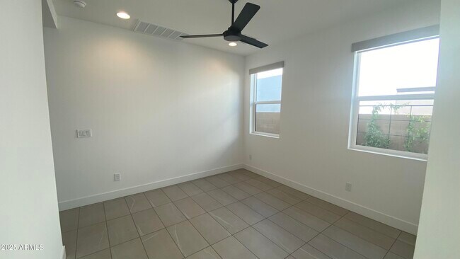 Building Photo - 7429 W Bent Tree Dr