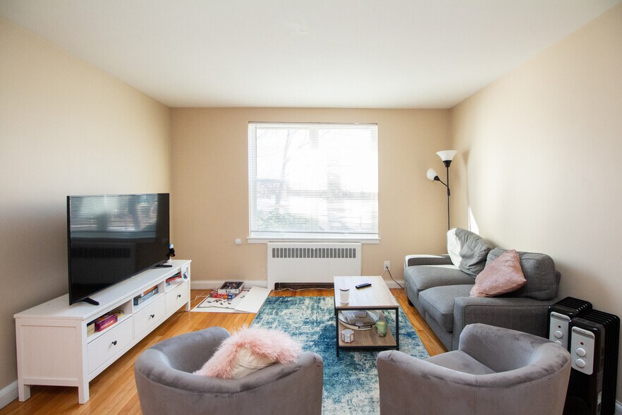 Building Photo - 38 Dean Rd