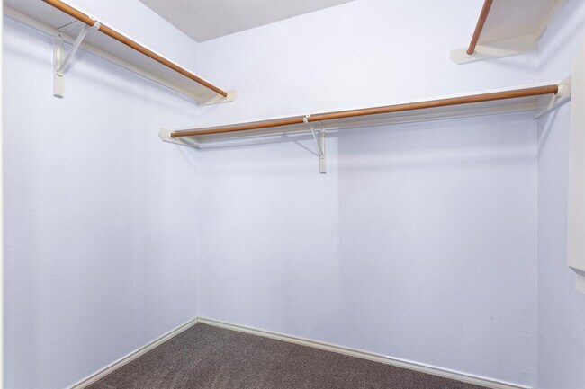 Building Photo - 1720 Briarton Ln S