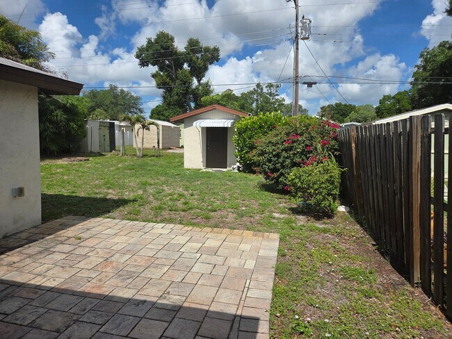 Building Photo - 3922 Cochise Terrace