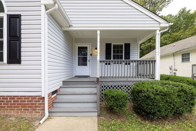 Building Photo - Spacious home in Hopewell