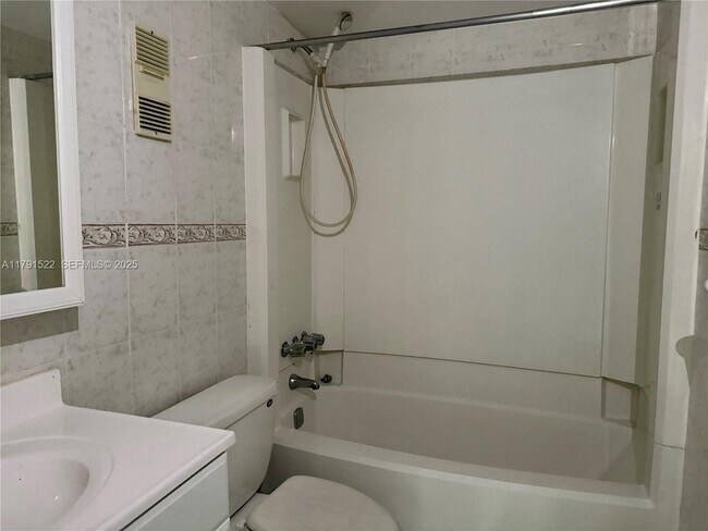 Building Photo - 30 E 39th St